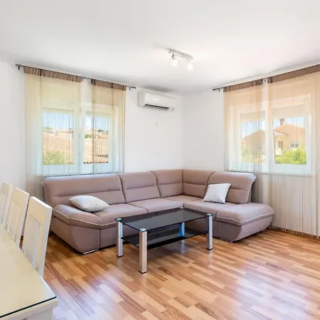 Dragan K1 - A1 First Floor - Mpolo Apartman