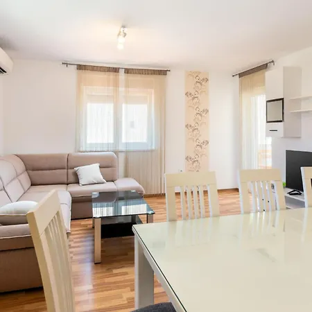 Dragan K1 - A1 First Floor - Mpolo Apartment *