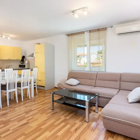 Apartment Dragan K1 - A1 First Floor - Mpolo Medulin